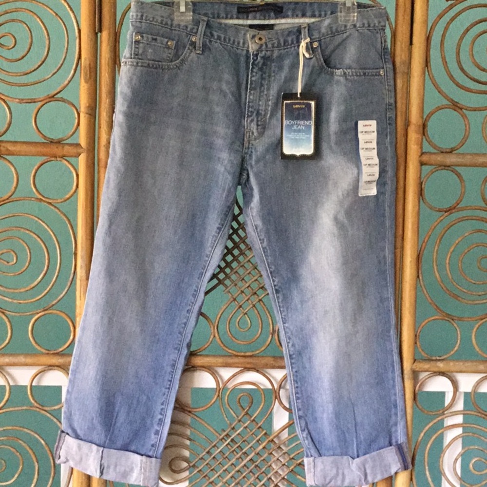 New pair of Levi’s brand boyfriend capris